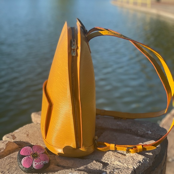 😍Super cute 😍 LOUIS VUITTON BACKPACK EPI - Picture 8 of 17